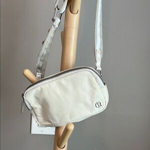 Lululemon Everywhere Crossbody Bag, White Opal / Raw Linen / White 1L